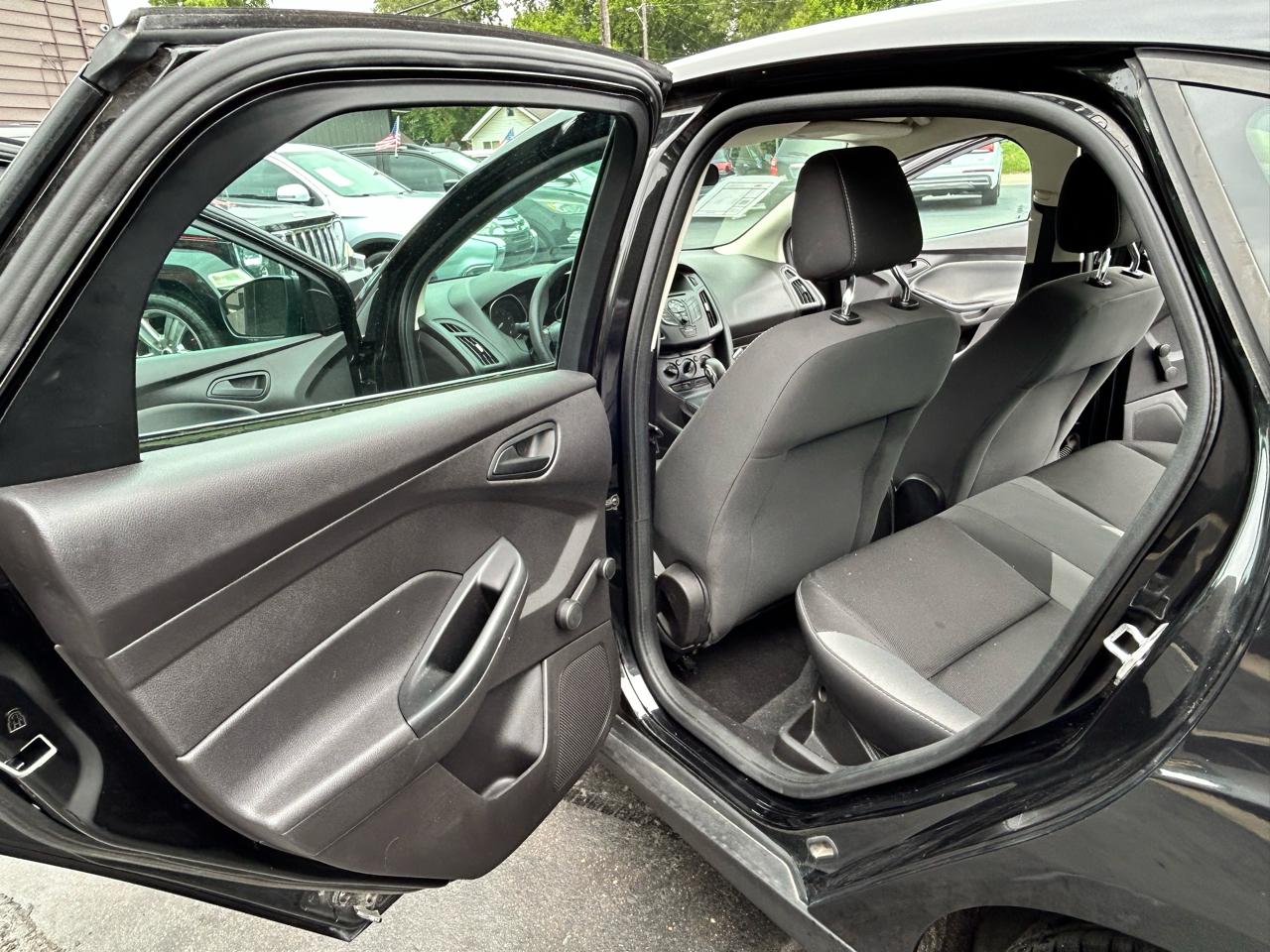 Ford Focus S Sedan 2014