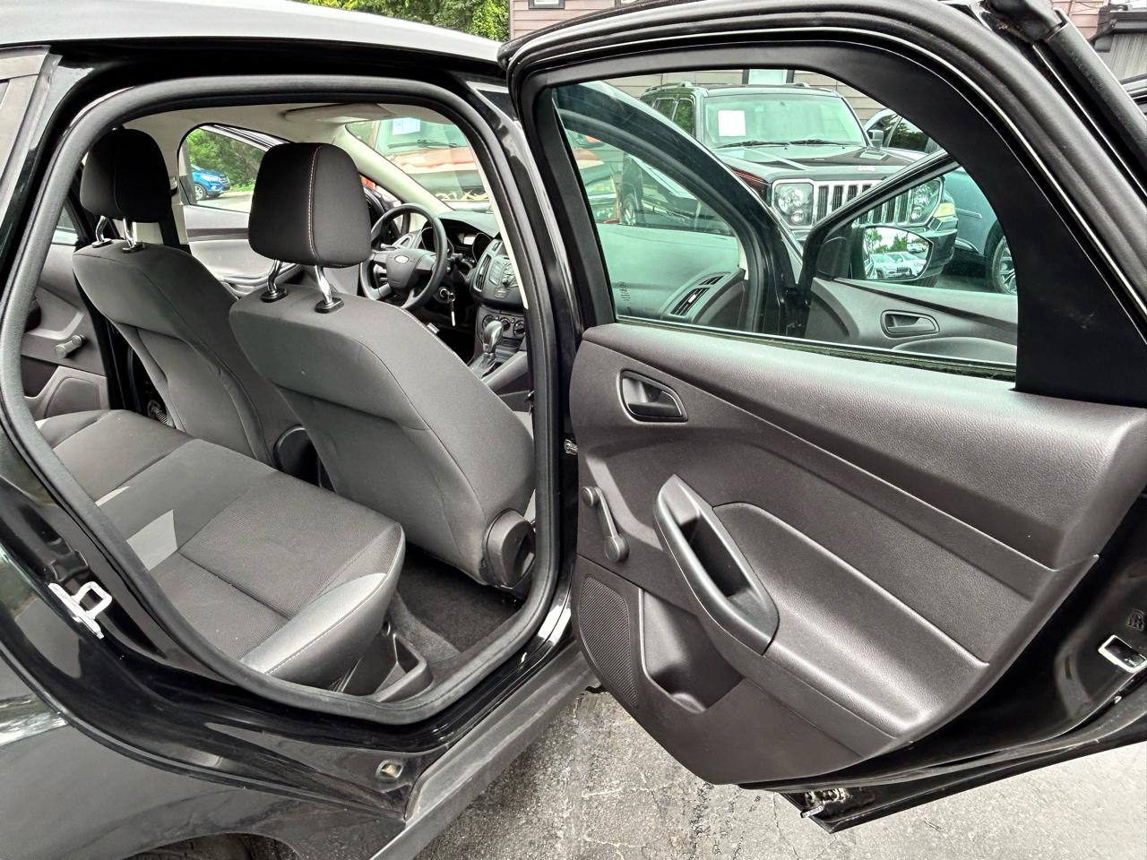 Ford Focus S Sedan 2014