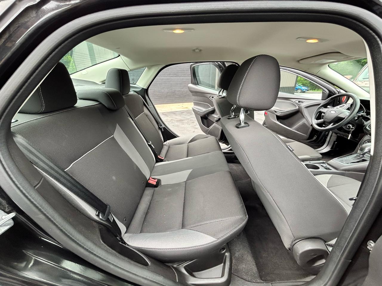 Ford Focus S Sedan 2014