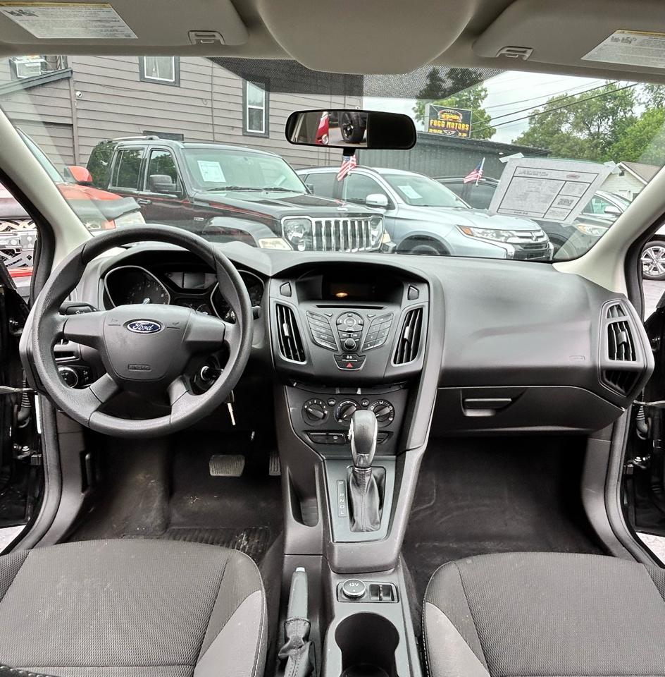 Ford Focus S Sedan 2014