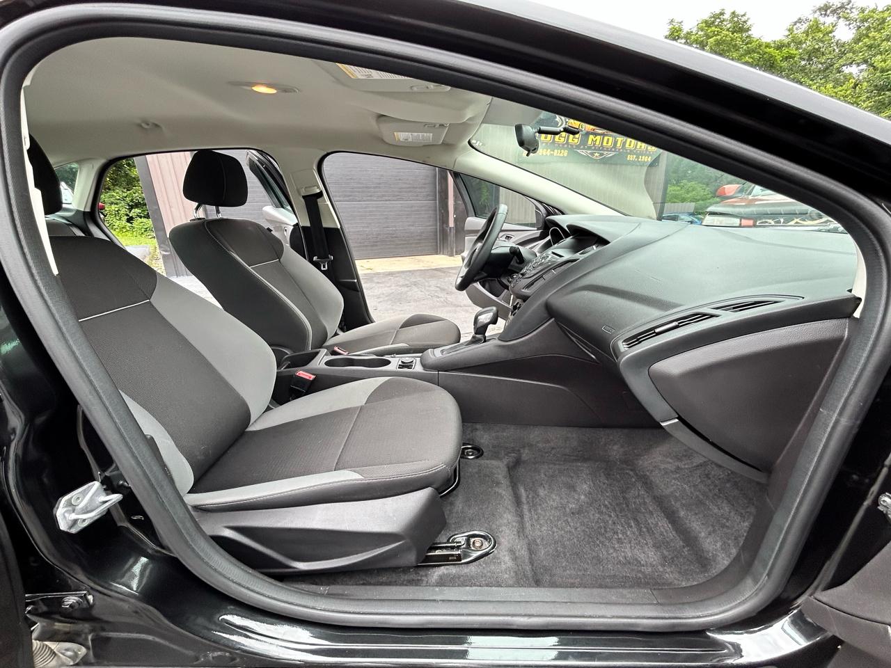 Ford Focus S Sedan 2014