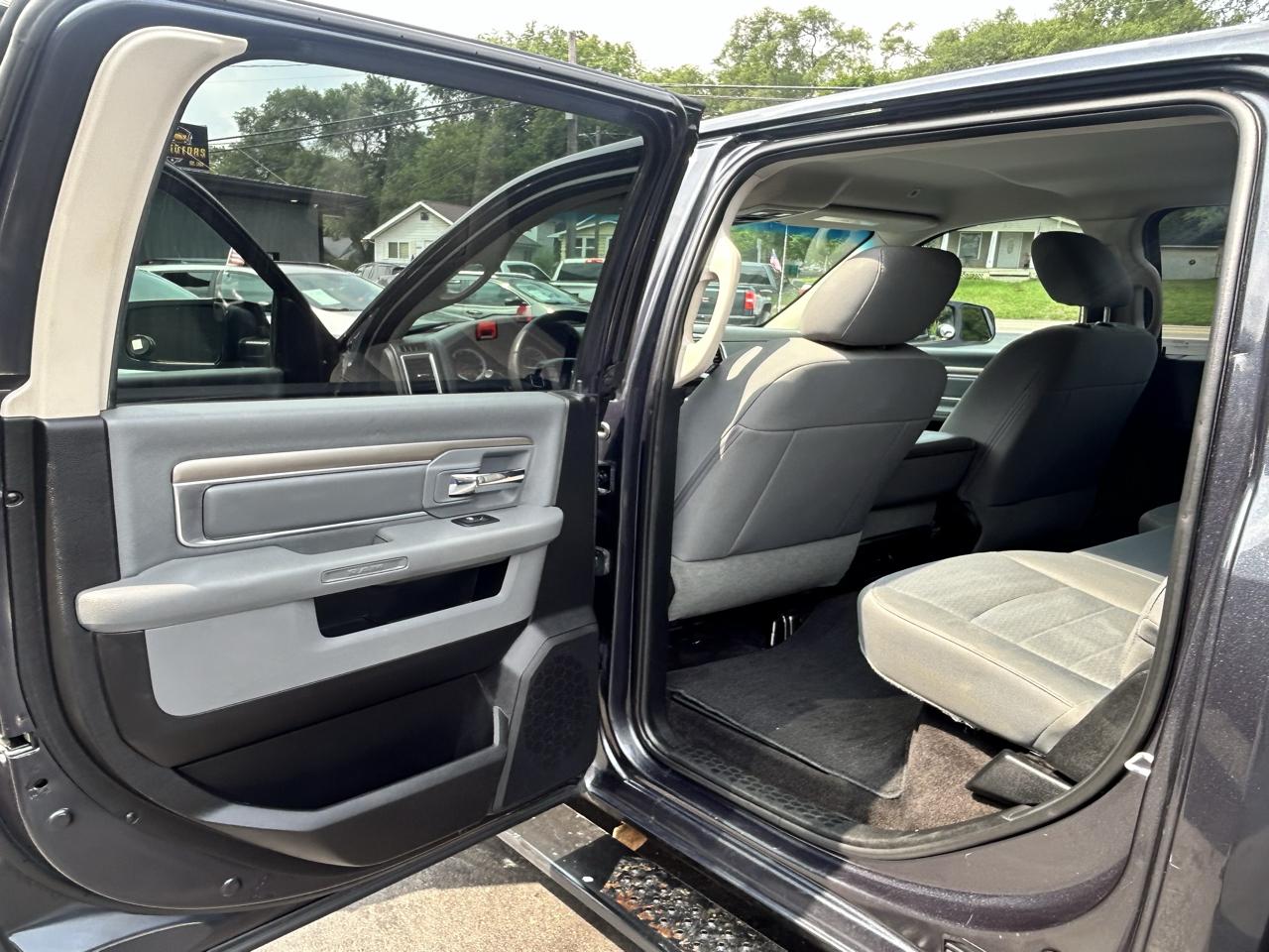 RAM 1500 SLT Crew Cab 4WD 2017