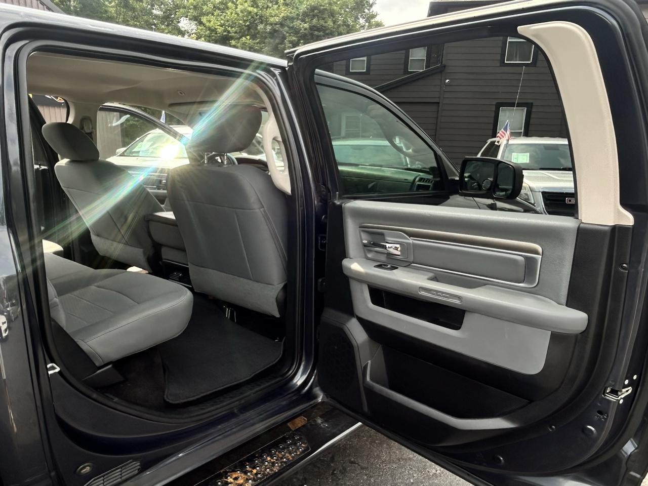 RAM 1500 SLT Crew Cab 4WD 2017