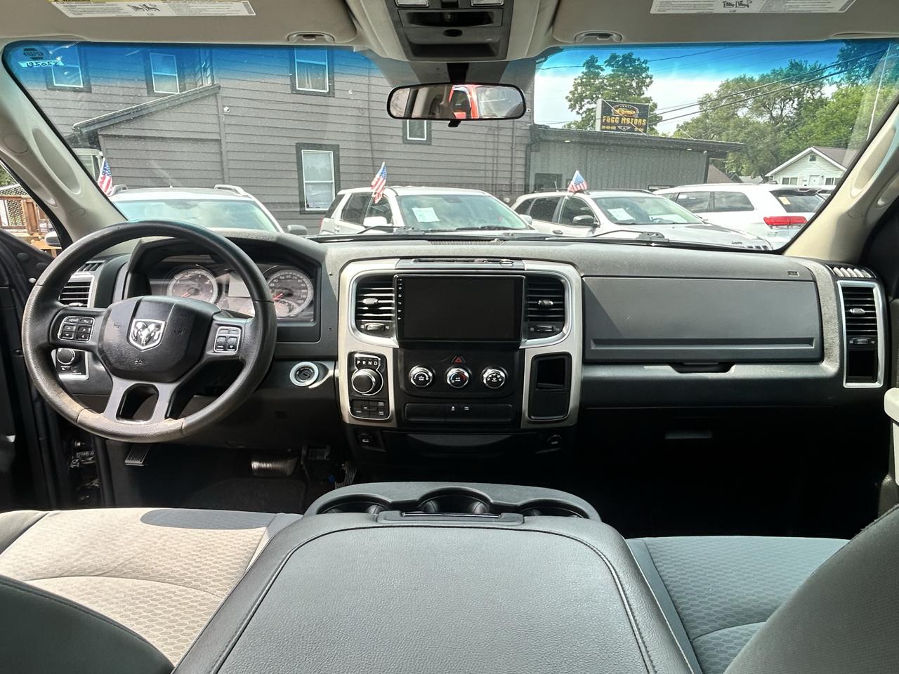 RAM 1500 SLT Crew Cab 4WD 2017