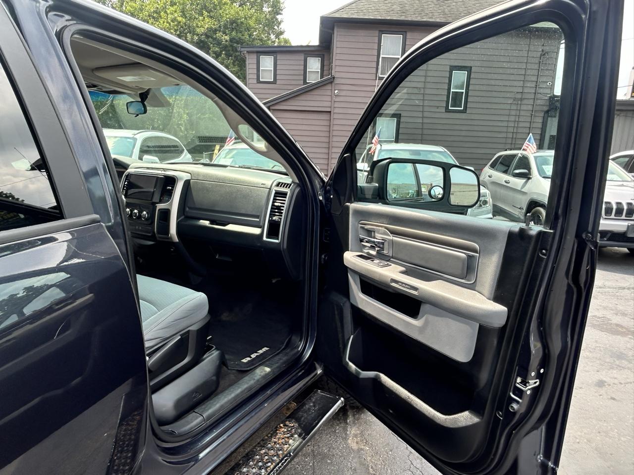 RAM 1500 SLT Crew Cab 4WD 2017