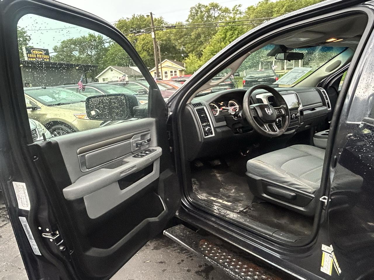 RAM 1500 SLT Crew Cab 4WD 2017