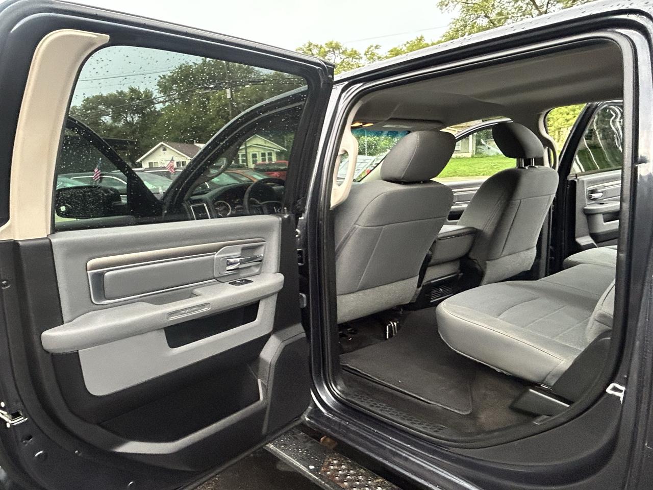 RAM 1500 SLT Crew Cab 4WD 2017