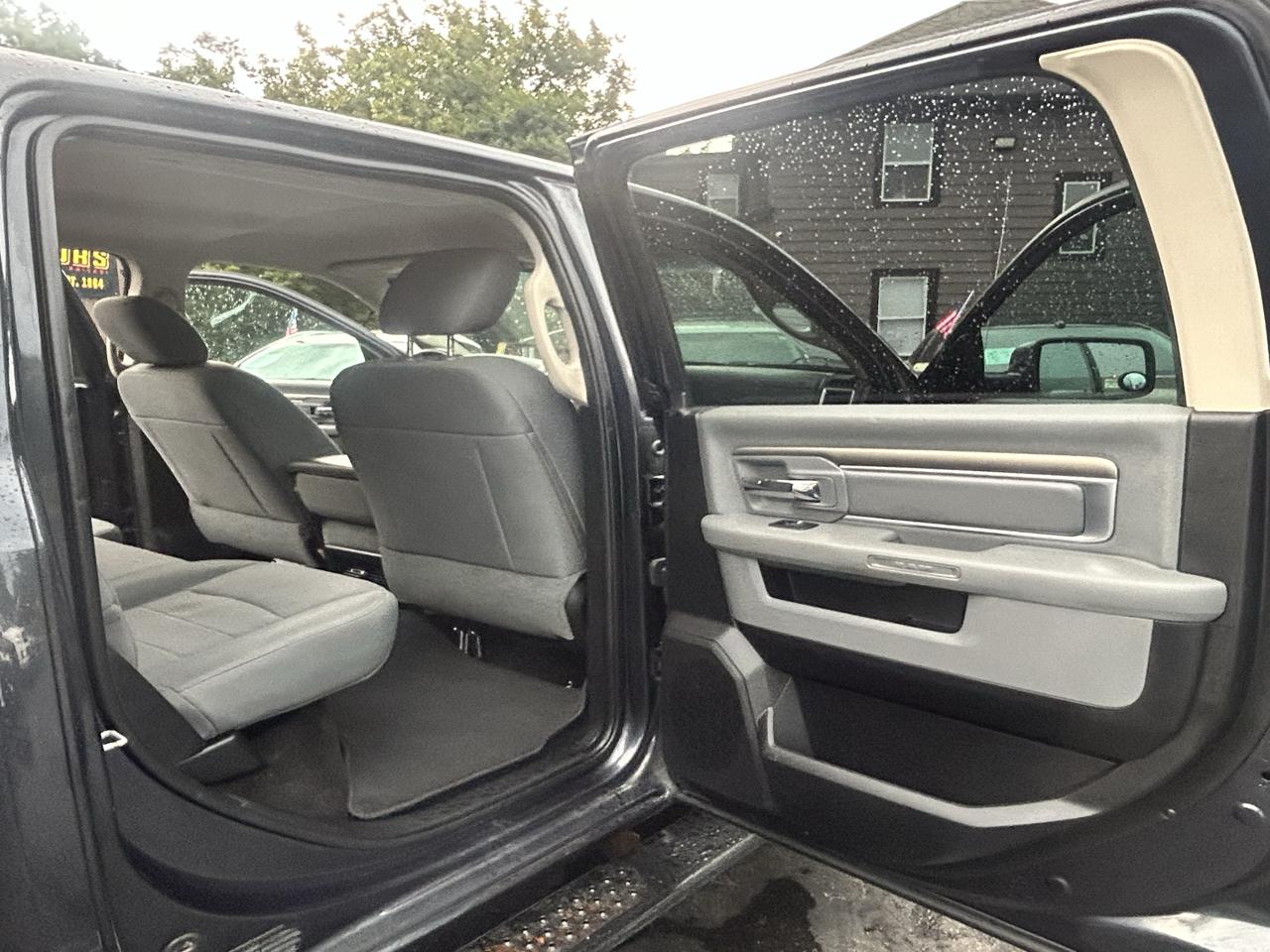 RAM 1500 SLT Crew Cab 4WD 2017