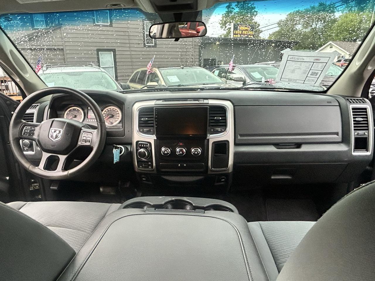 RAM 1500 SLT Crew Cab 4WD 2017