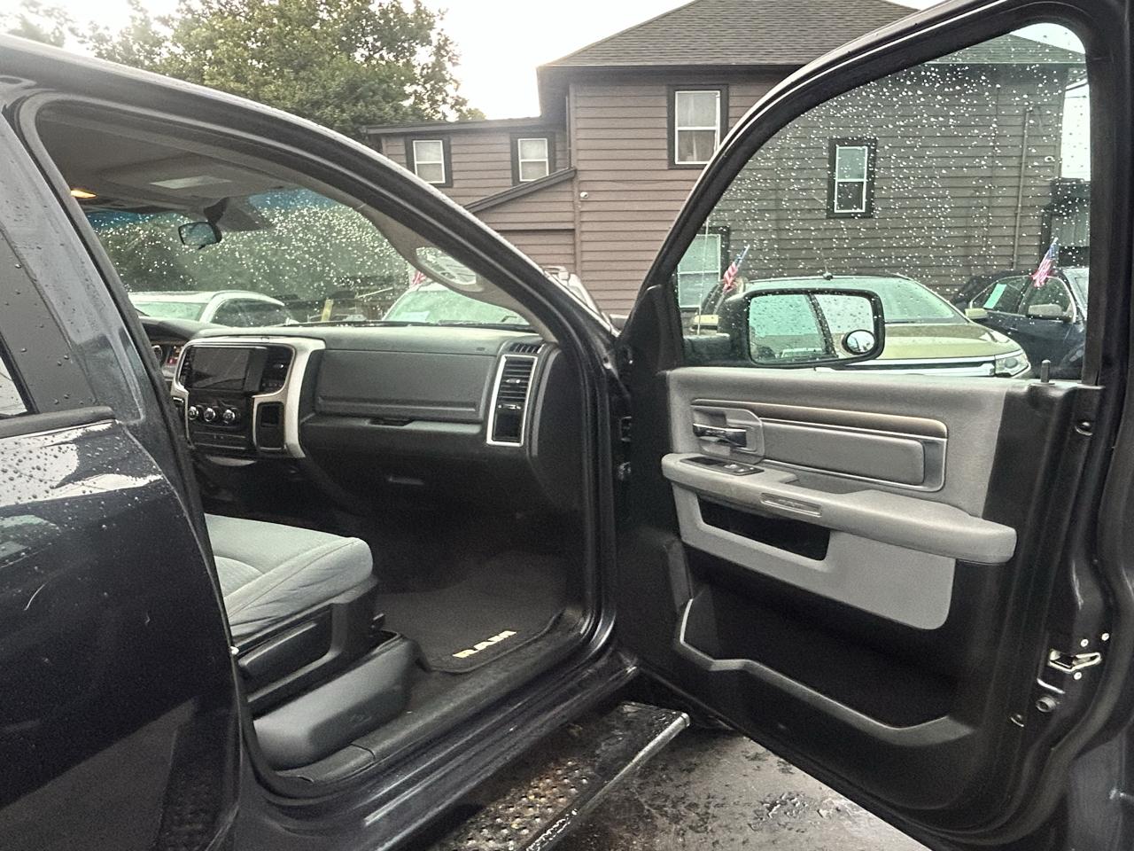 RAM 1500 SLT Crew Cab 4WD 2017