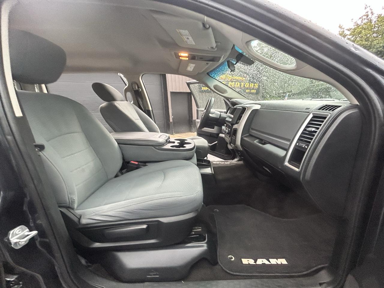 RAM 1500 SLT Crew Cab 4WD 2017