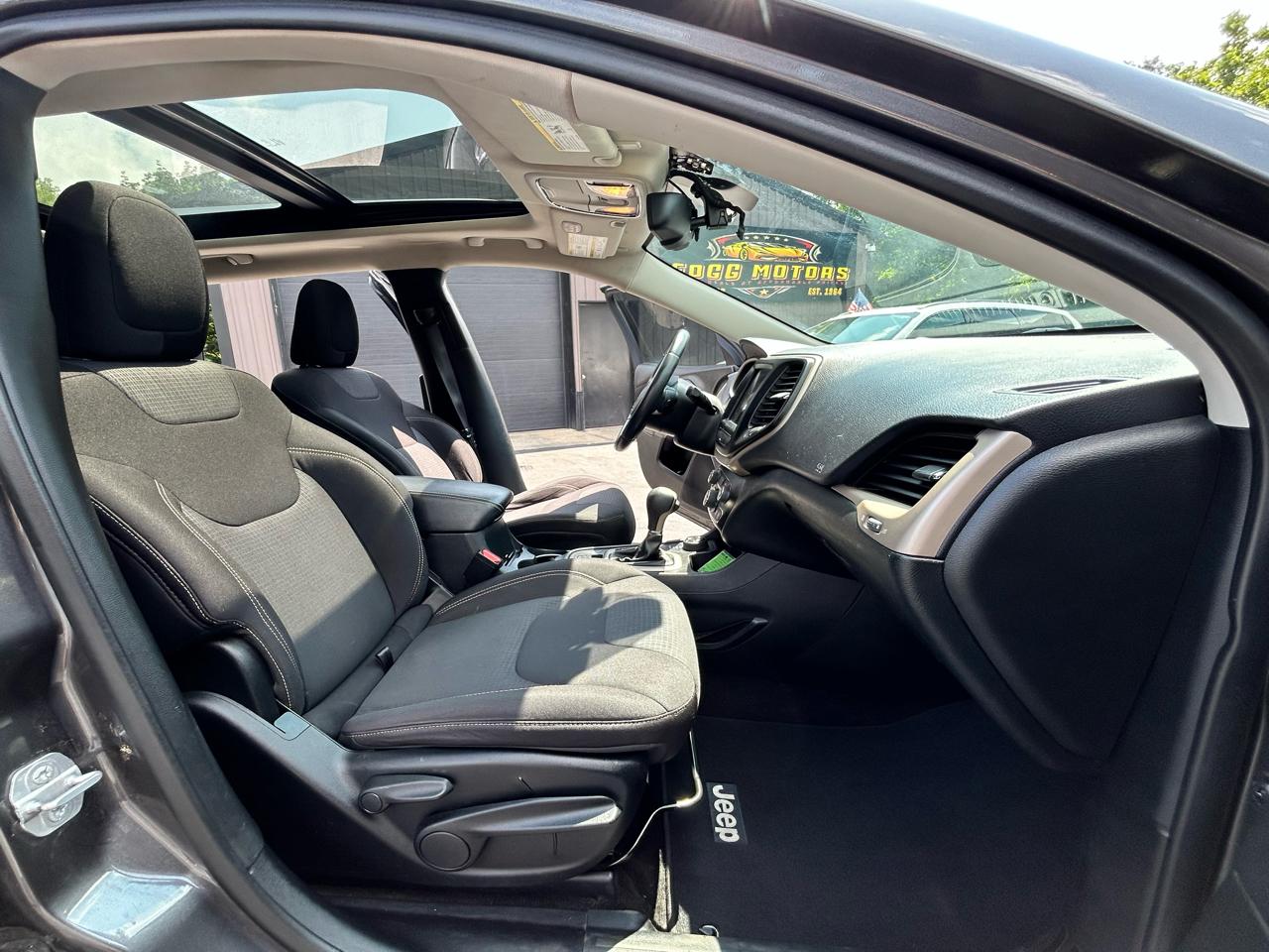 Jeep Cherokee Latitude 4WD 2015