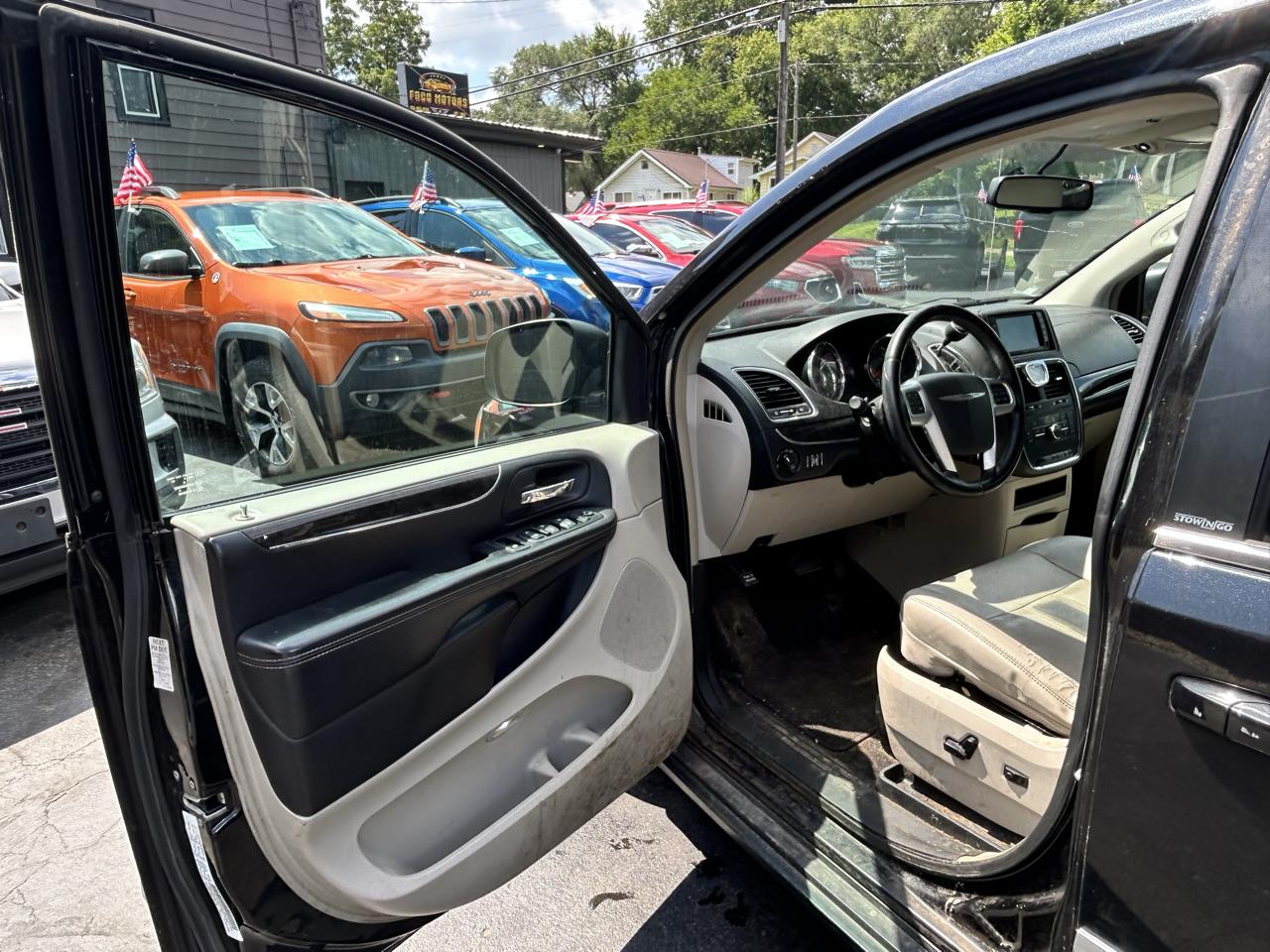 Chrysler Town & Country Touring 2013