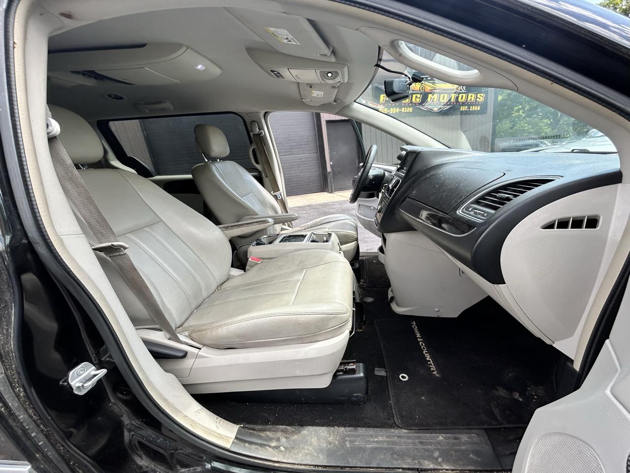 Chrysler Town & Country Touring 2013