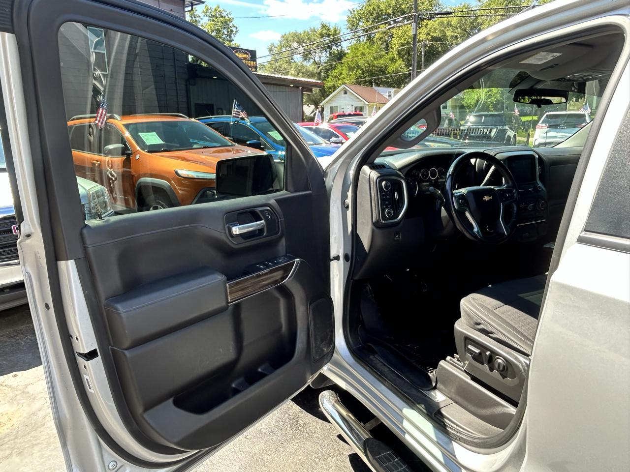 Chevrolet Silverado 1500 LT Crew Cab 4WD 2021