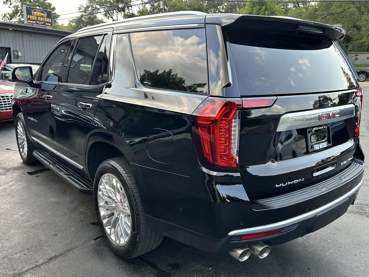 GMC Yukon Denali 4WD 2024