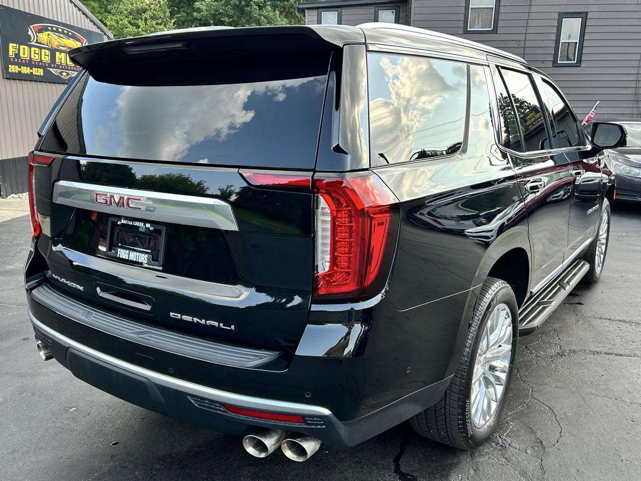 GMC Yukon Denali 4WD 2024