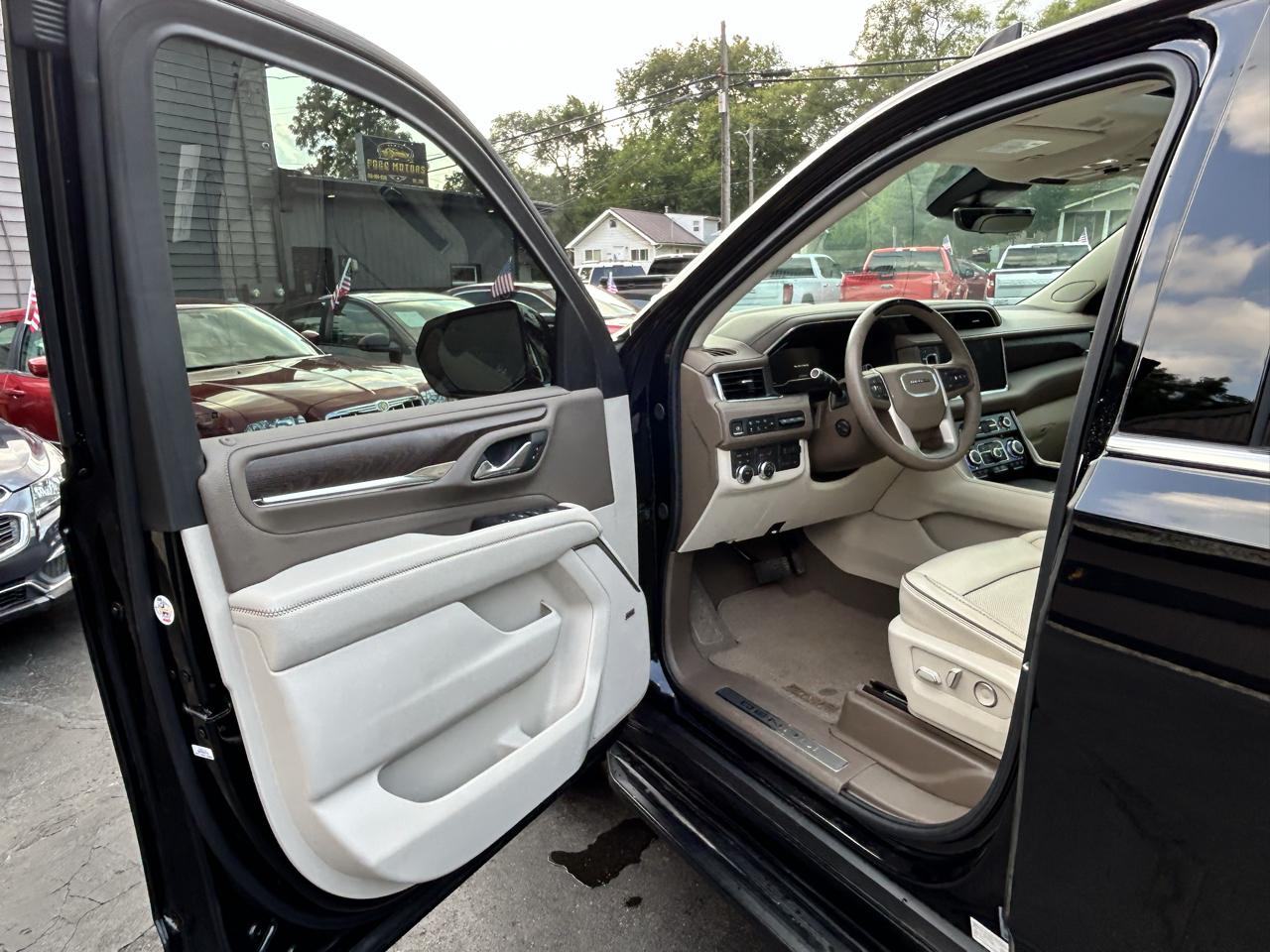 GMC Yukon Denali 4WD 2024