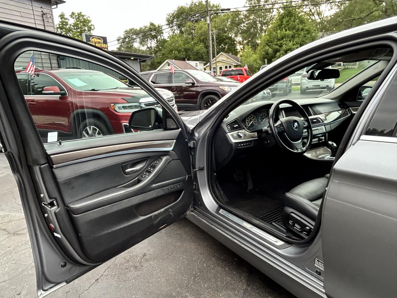 BMW 5-Series 550i xDrive 2014