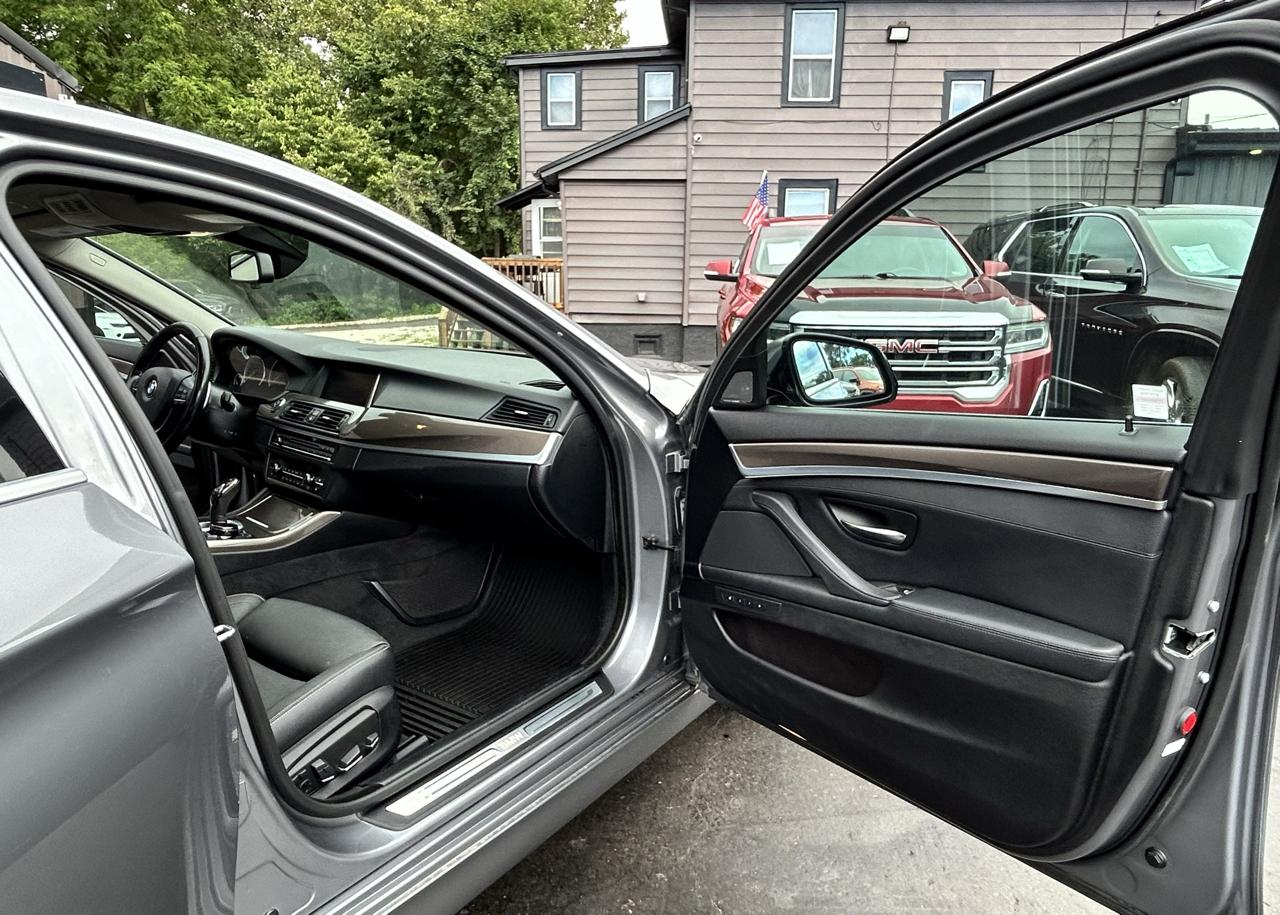 BMW 5-Series 550i xDrive 2014