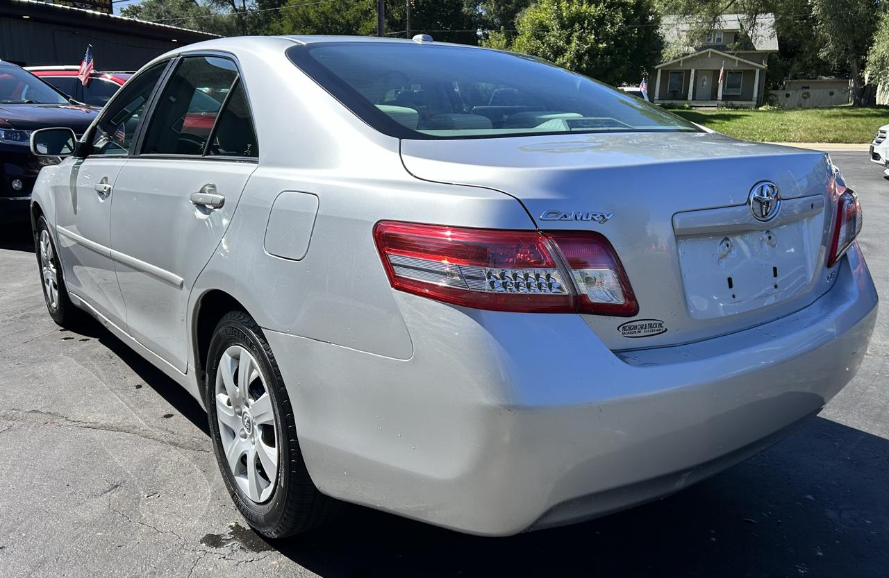 Toyota Camry SE 6-Spd AT 2010