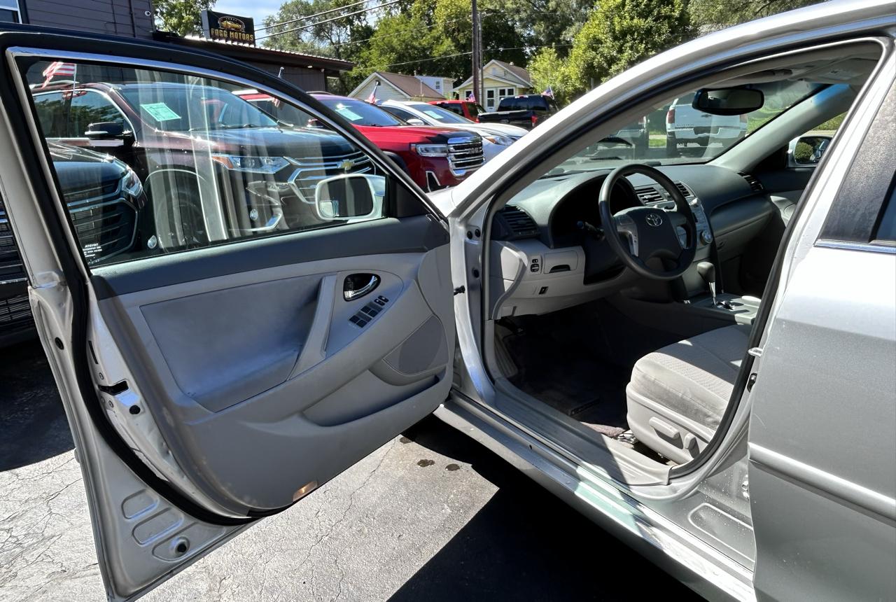 Toyota Camry SE 6-Spd AT 2010