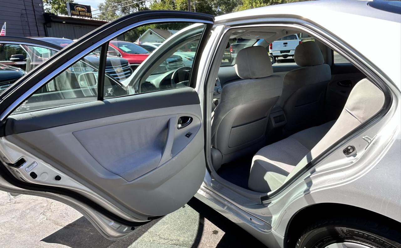 Toyota Camry SE 6-Spd AT 2010