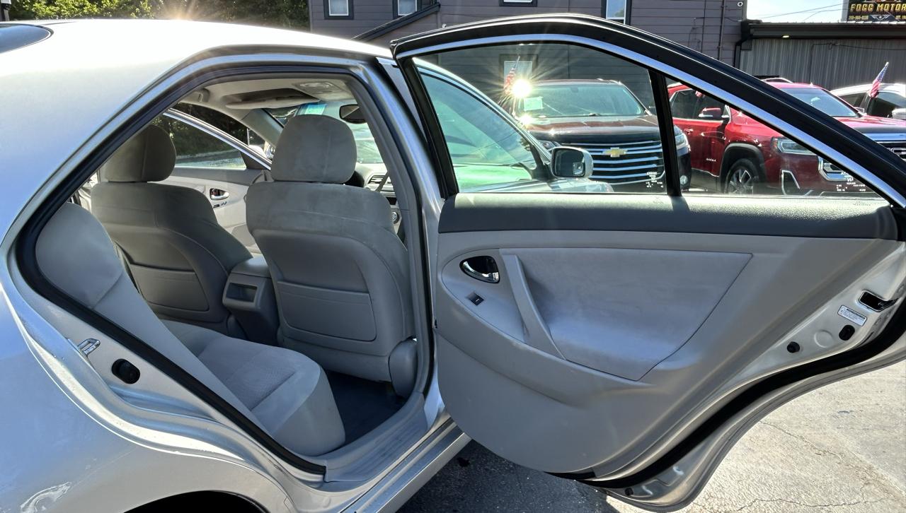 Toyota Camry SE 6-Spd AT 2010