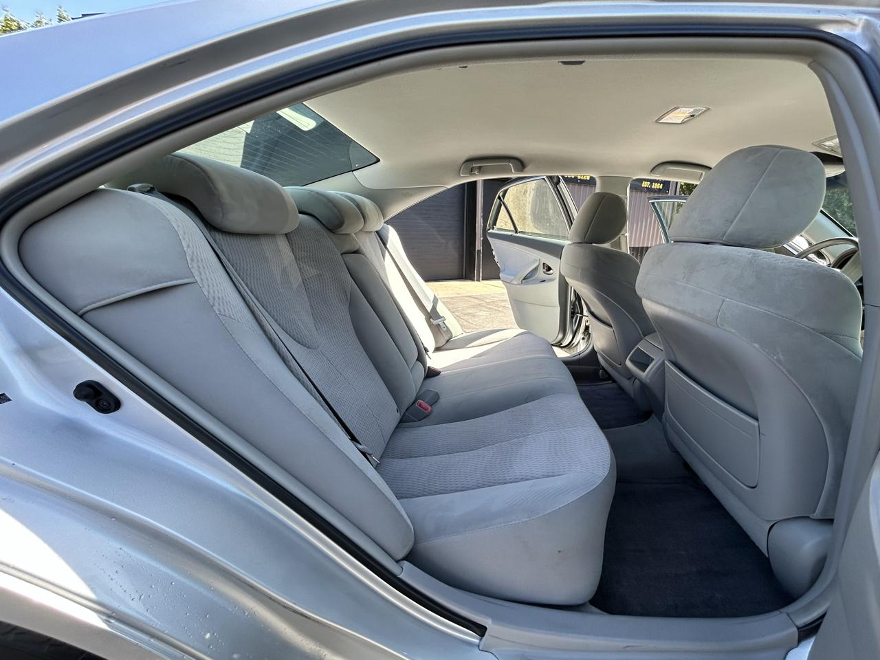 Toyota Camry SE 6-Spd AT 2010