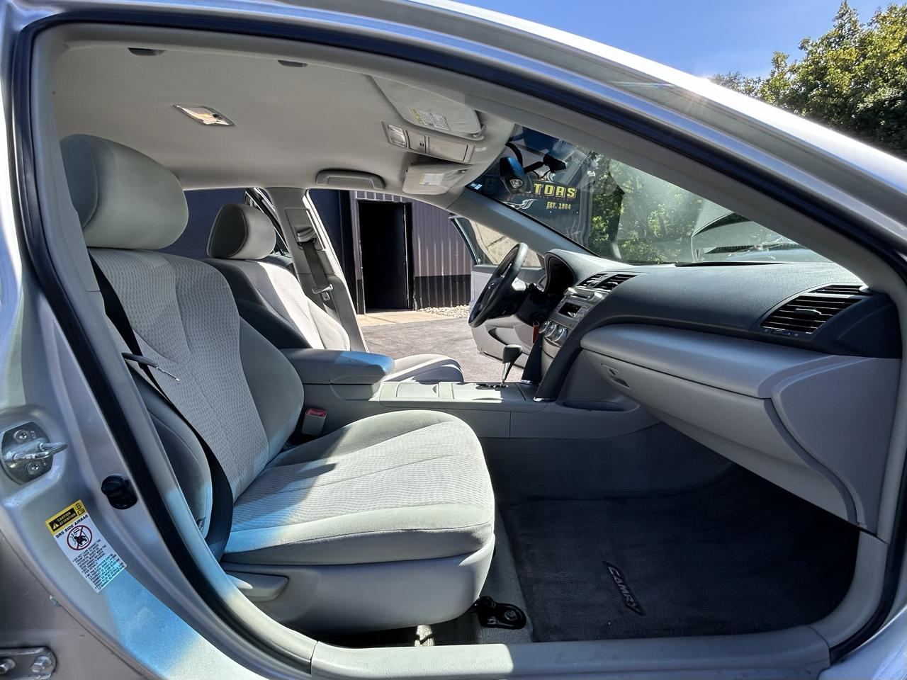 Toyota Camry SE 6-Spd AT 2010