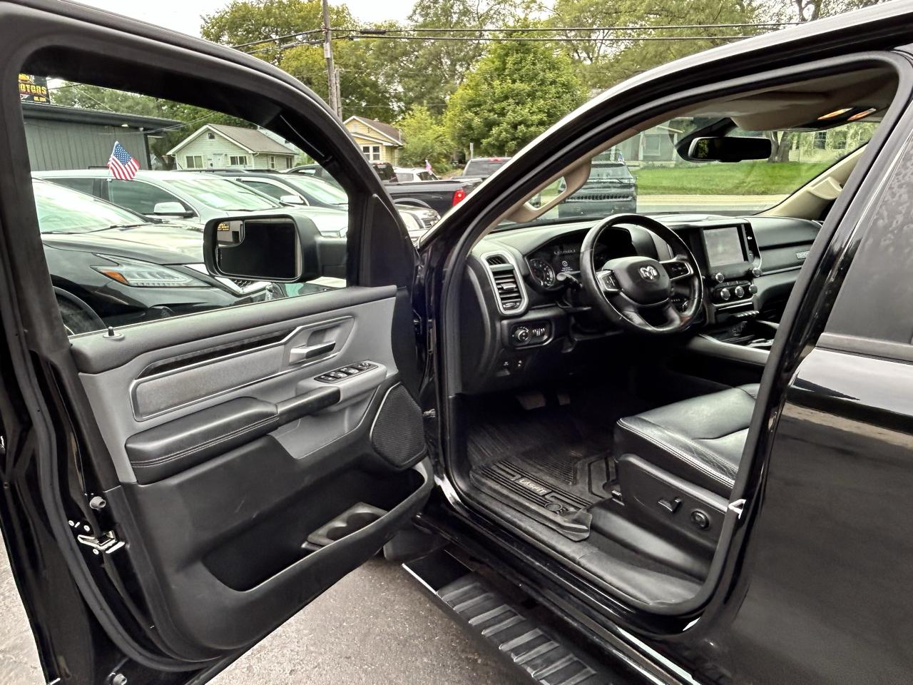 RAM 1500 Big Horn Crew Cab SWB 4WD 2019