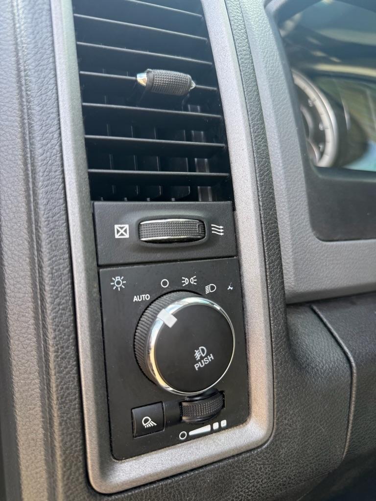 RAM 1500 Tradesman Quad Cab 4WD 2018