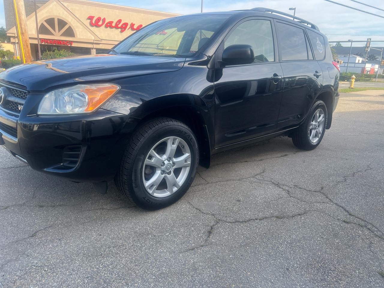Toyota RAV4 Base V6 4WD 2012