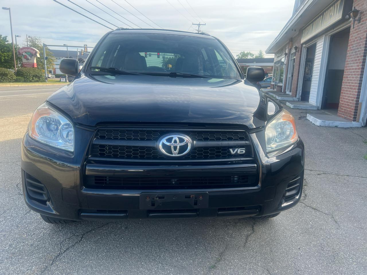 Toyota RAV4 Base V6 4WD 2012