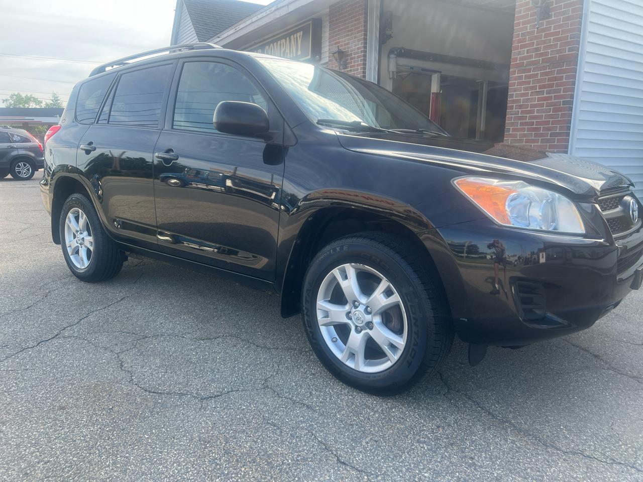 Toyota RAV4 Base V6 4WD 2012