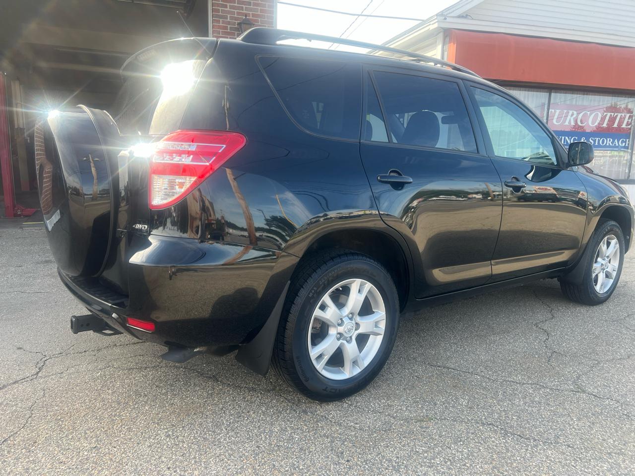 Toyota RAV4 Base V6 4WD 2012