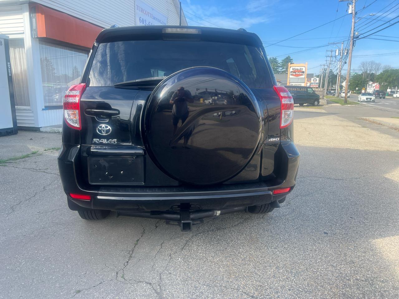 Toyota RAV4 Base V6 4WD 2012
