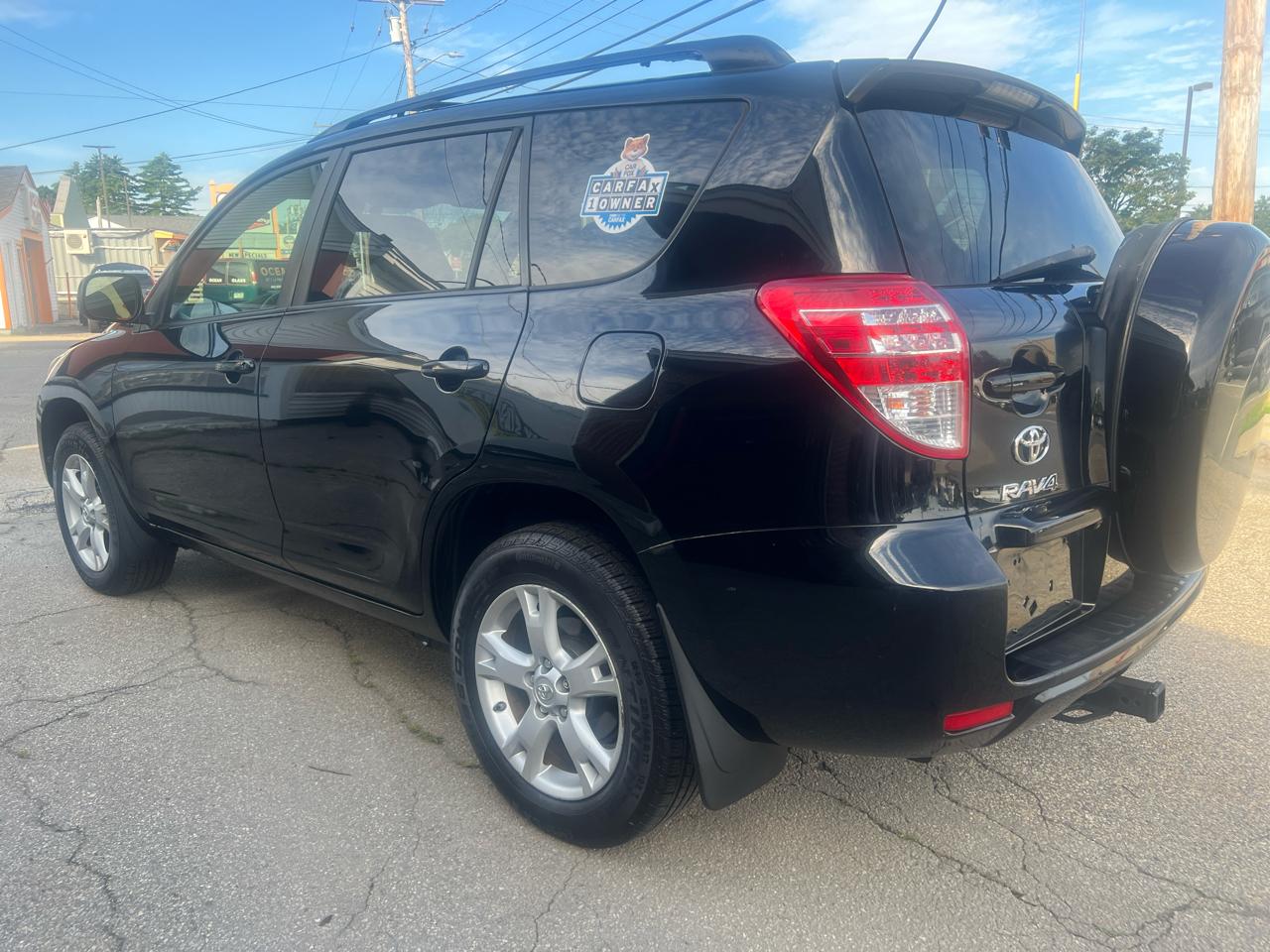 Toyota RAV4 Base V6 4WD 2012
