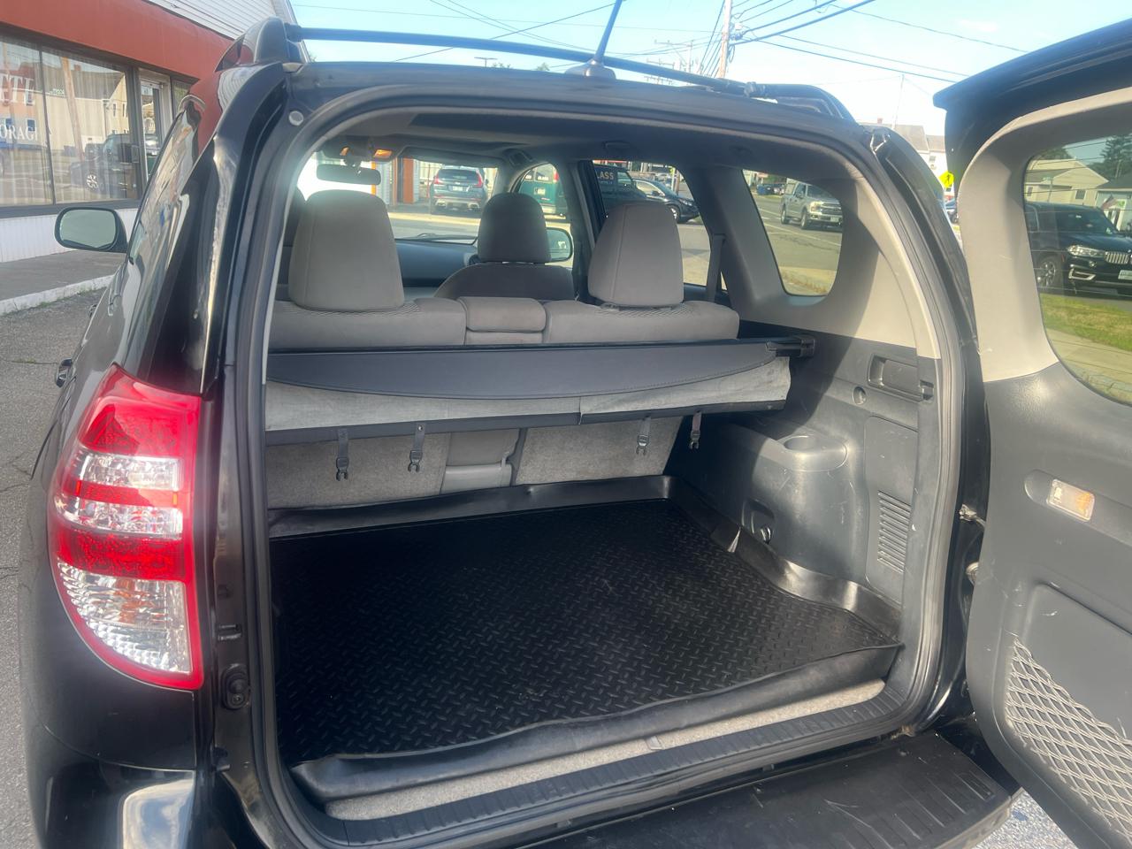 Toyota RAV4 Base V6 4WD 2012