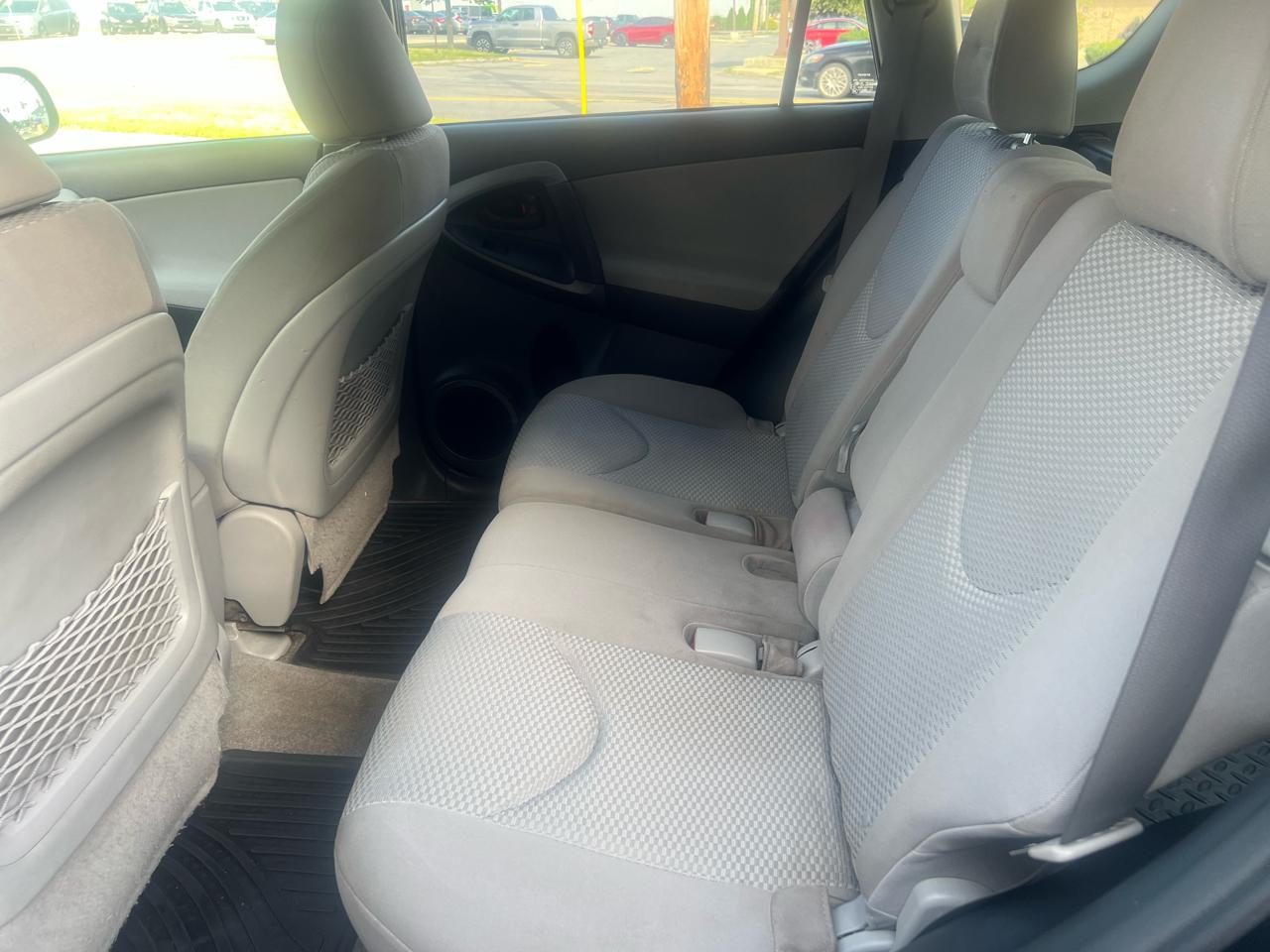 Toyota RAV4 Base V6 4WD 2012