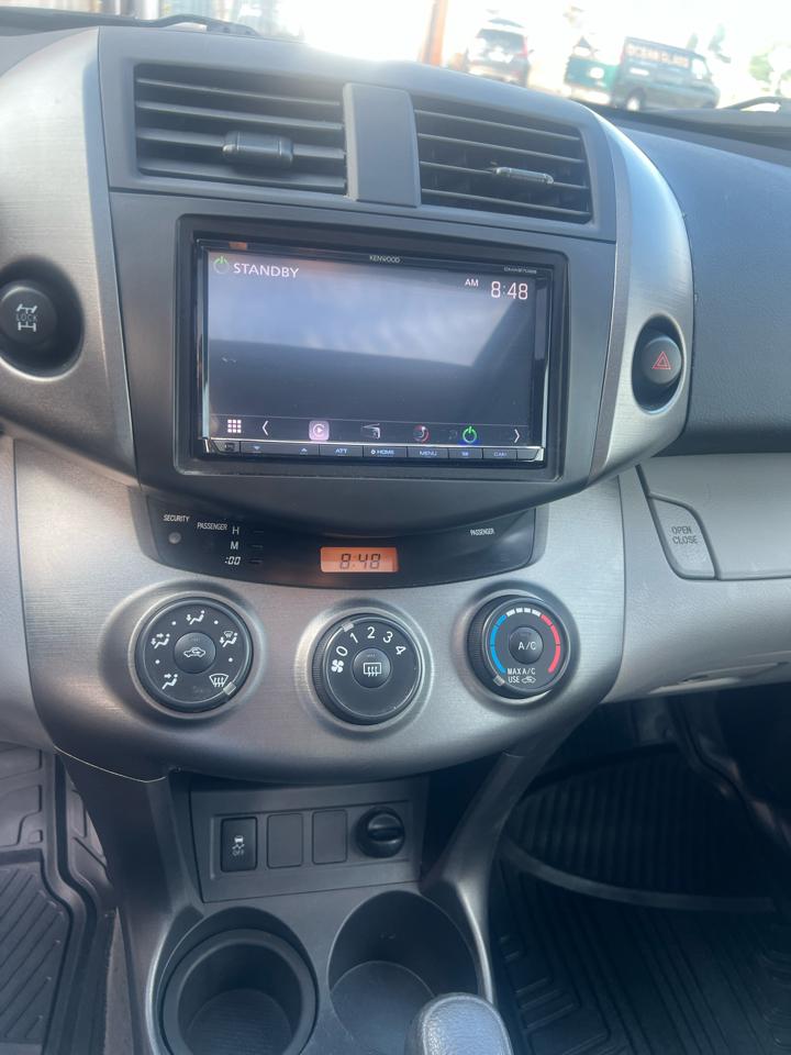 Toyota RAV4 Base V6 4WD 2012