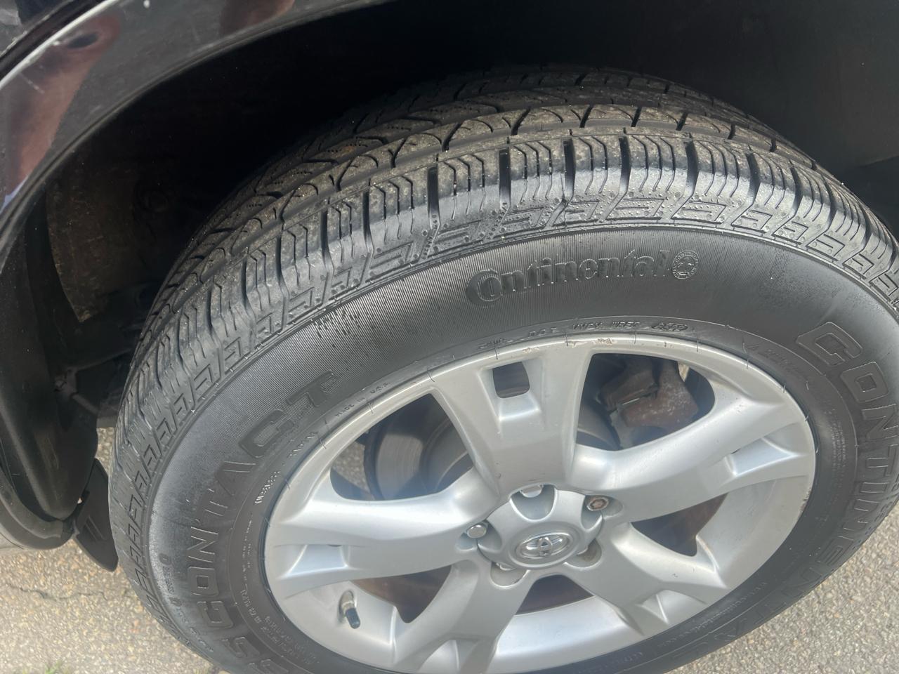 Toyota RAV4 Base V6 4WD 2012