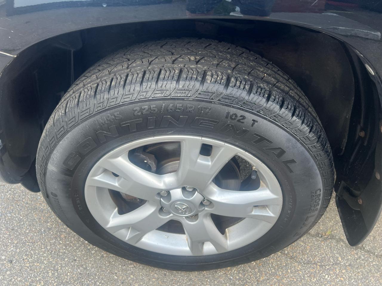 Toyota RAV4 Base V6 4WD 2012