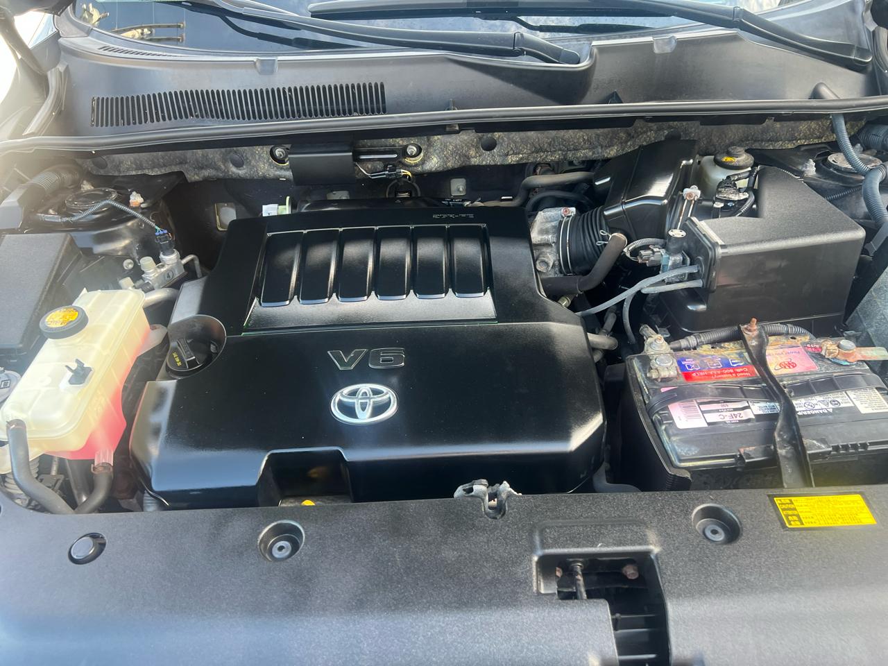 Toyota RAV4 Base V6 4WD 2012