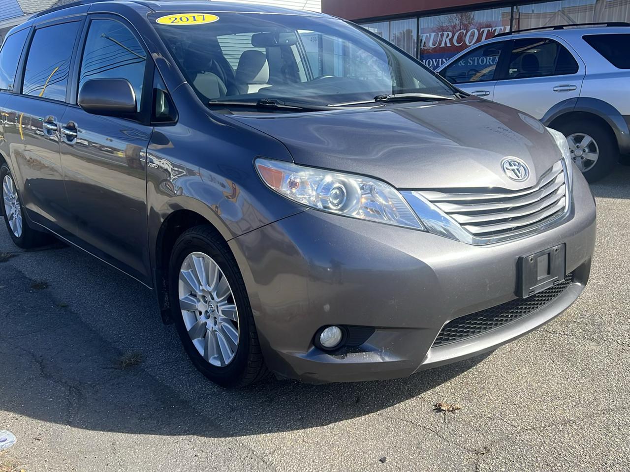 Toyota Sienna XLE 7-Passenger AWD 2017