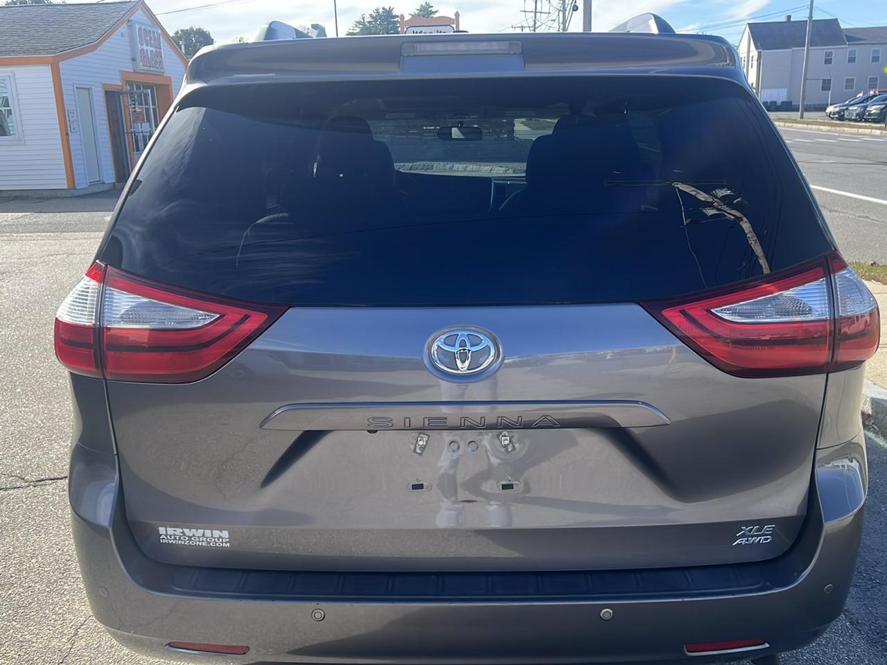Toyota Sienna XLE 7-Passenger AWD 2017