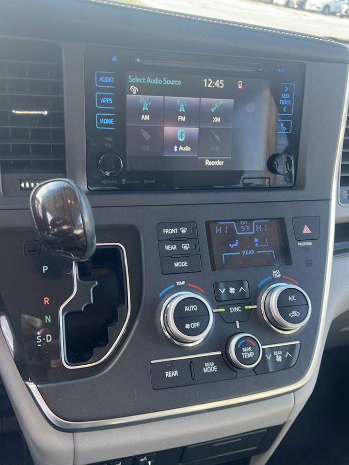 Toyota Sienna XLE 7-Passenger AWD 2017