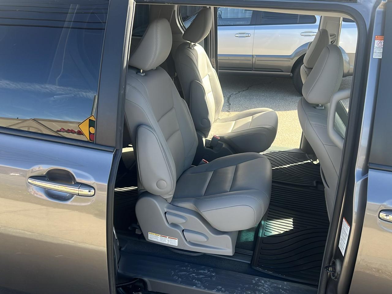 Toyota Sienna XLE 7-Passenger AWD 2017