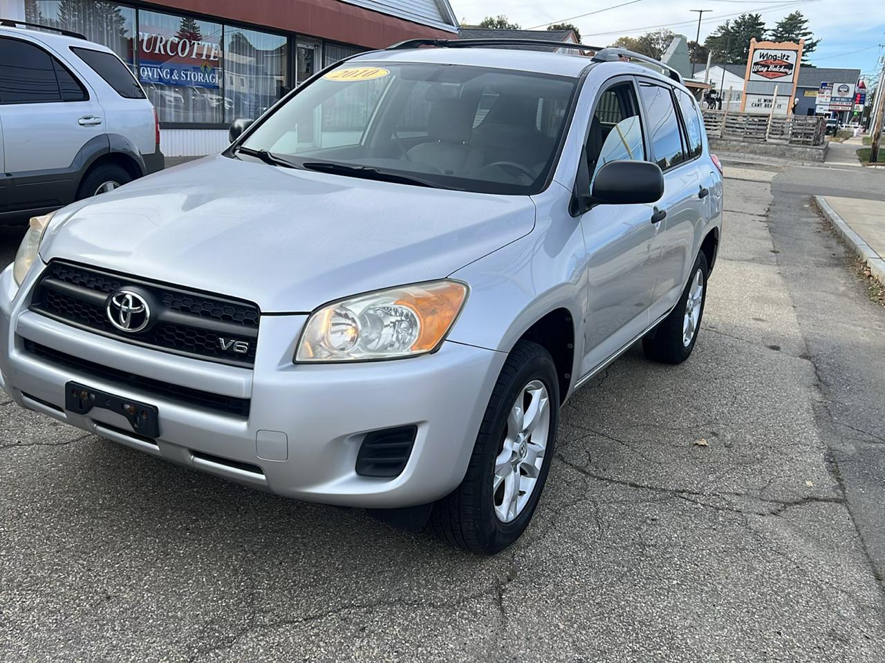 Toyota RAV4 Base V6 4WD 2010
