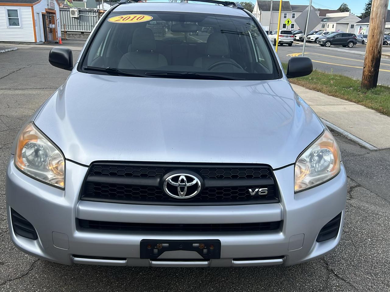 Toyota RAV4 Base V6 4WD 2010